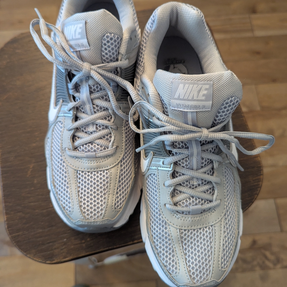 Nike Men's Silver and White Athletic Shoes - Picture 2 of 3